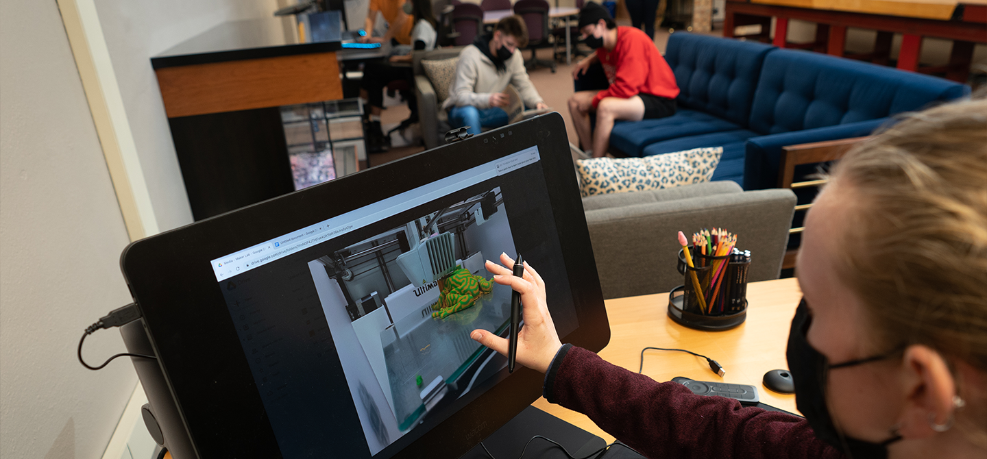 贝洛伊特大学创业中心的媒体设备名为CELEB，允许学生编辑视频、录制音乐、使用3d打印机等。