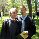 这是一张令人难忘的照片，是Christian和Christian在贝洛伊特学院毕业那天拍的。