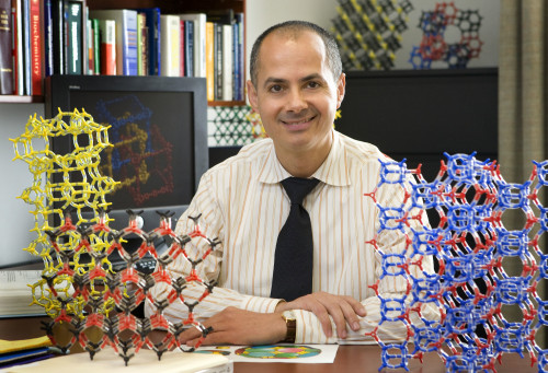 奥马尔·m·亚吉，约旦裔美国化学家。