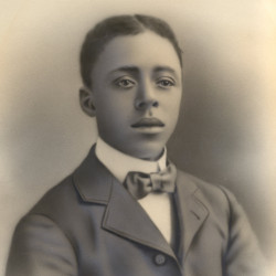 劳伦斯·欧斯利，伯洛伊特最早的非裔学生之一。