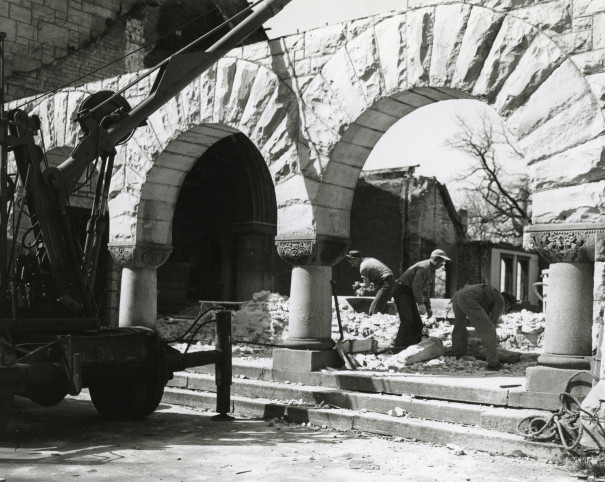 1954年重建伊顿教堂