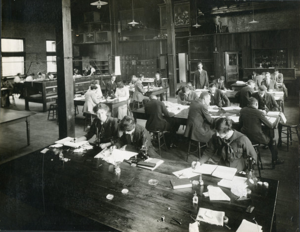 皮尔逊霍尔实验室，大约1905-1910年