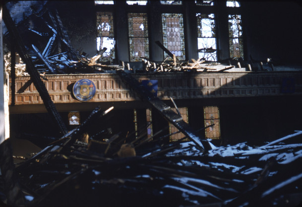 伊顿教堂内部 - 火灾后天 -  1953年12月13日