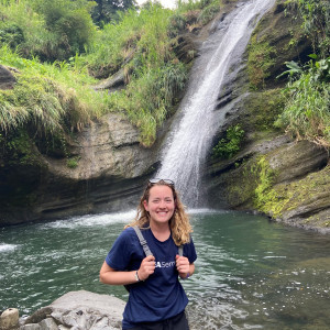 Kaylie Williamms'21在2020年春天的海上学期期间前往格拉纳达，美国维尔京群岛。