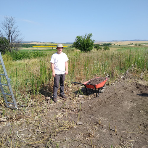 去年夏天，24岁的杰克·科利尔在北方共和国的乌祖梅拉考古遗址工作……