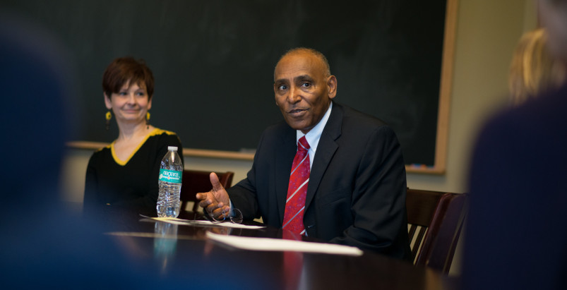 Weissberg的前任主席Eskinder Negash，大学全球参与高级副总裁…