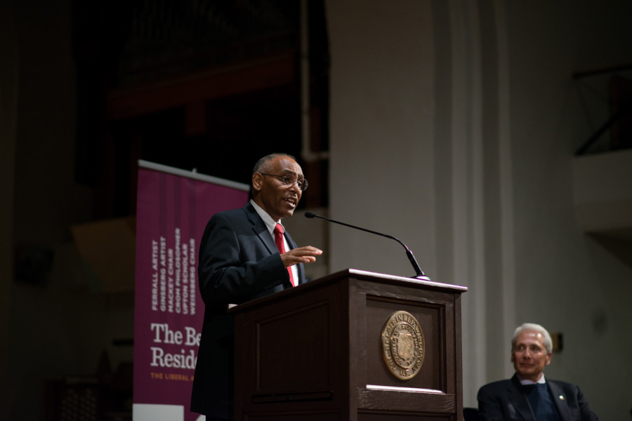 韦斯伯格主席、美国难民和移民委员会（USCRI）全球参与高级副主席埃斯金德·内加什（Eskinder Negash）发表了主题演讲。