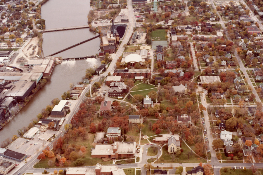 20世纪80年代的贝洛伊特学院校园。这张鸟瞰图标志着对ae的探索的结束。