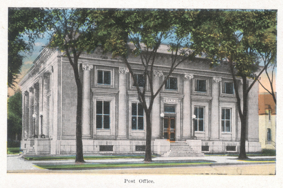 在20世纪10年代和20世纪20年代的一系列明信片中，其中一张展示了前贝洛伊特邮局的转折……