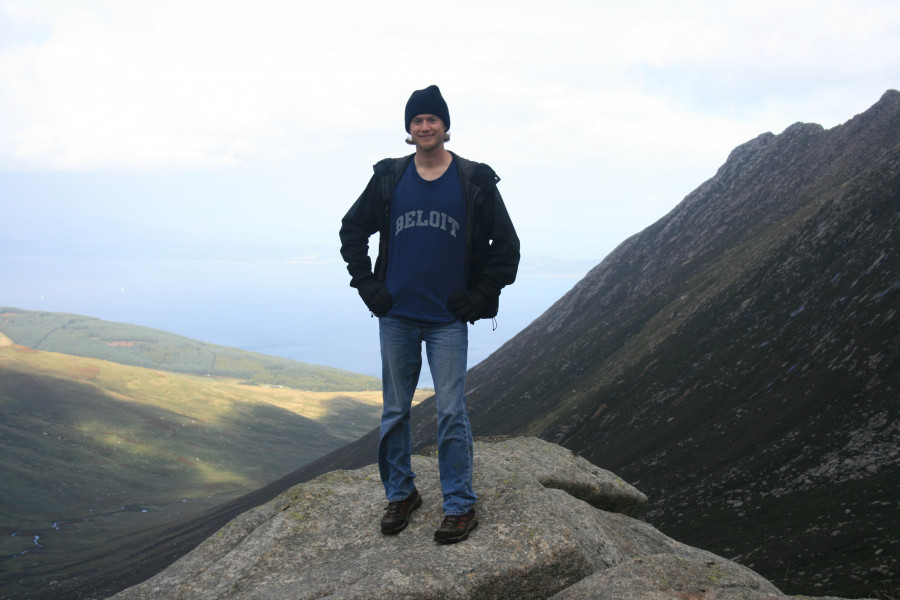 05年，詹姆斯·戴维斯在苏格兰阿伦岛徒步旅行