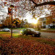 伯洛伊特学院校园的学院街希腊房屋外的秋天色彩。