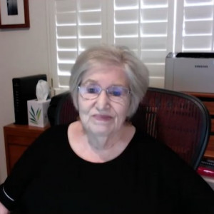 琳恩·戈德斯坦博士71年在家接受她的2021年杰出服务奖。