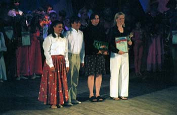 Chris Johnson在Mosco的大奖赛颁奖典礼上收到了她的编舞的第一名。
