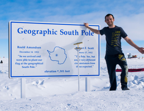 Michael Cumrine'13在Beloit College Gear的地理南极