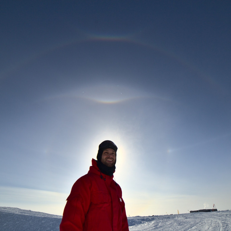 13岁的Michael Cumrine在阿蒙森-斯科特南极站