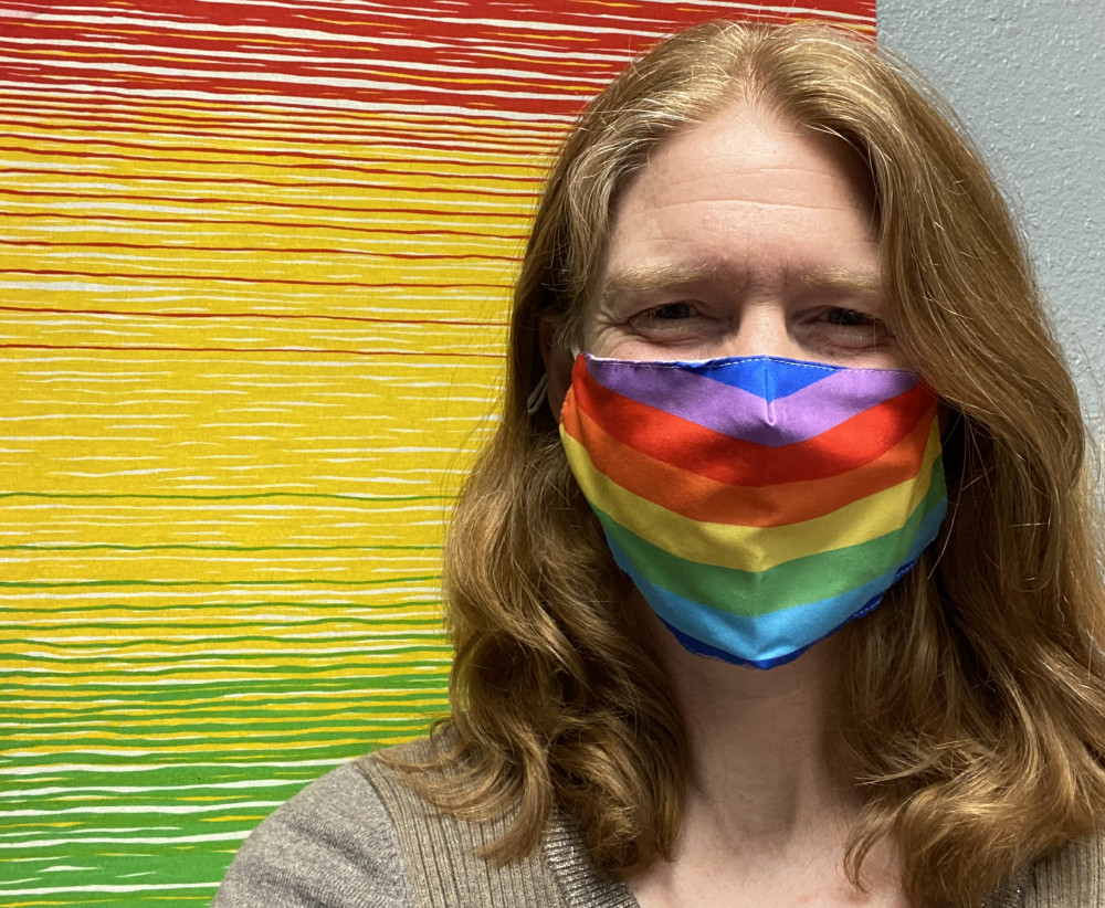 阿拉斯加领先的LGBTQ+组织Identity, Inc.对劳拉·卡朋特(Laura Carpenter?01作为它的新…