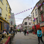 戈尔韦市繁忙的街道在爱尔兰。