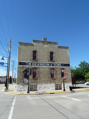 T.W.狄金森&威斯康星州埃哲顿的Sons仓库。，让我们回想起当时南斯的这个地区……