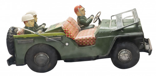 贝琪·布鲁尔收藏的古董玩具车。
