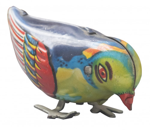 贝琪·布鲁尔收集的来自世界各地的充满活力的彩绘鸟的一个例子。