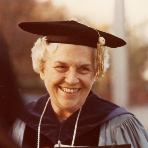 Martha Peterson是Beloit的第七届学校总裁。