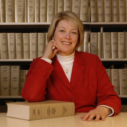 政治科学教授Georgia Duerst-Lahti一直是年轻女性的榜样。
