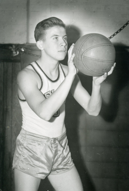 John Erickson？49篮球作为学生。