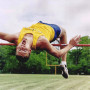 93年的斯科特·施莱赫仍然保持着七英尺的会议跳高记录。