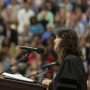 开始发言者Ruth Hamilton'07确认在5月中旬等待毕业的尖座上的学生。