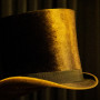 为了庆祝伯洛伊特学院成立175周年，正式的礼帽是拜一顶真正的伯洛伊特高顶礼帽所赐，这顶礼帽现在在学院档案馆，它属于一个名叫阿莫斯·范·塔塞尔的1887届学生。