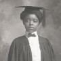 格蕾丝·欧斯莉(1904年)是伯洛伊特学院向女性开放9年后，第一位从该学院毕业的非裔美国女性。